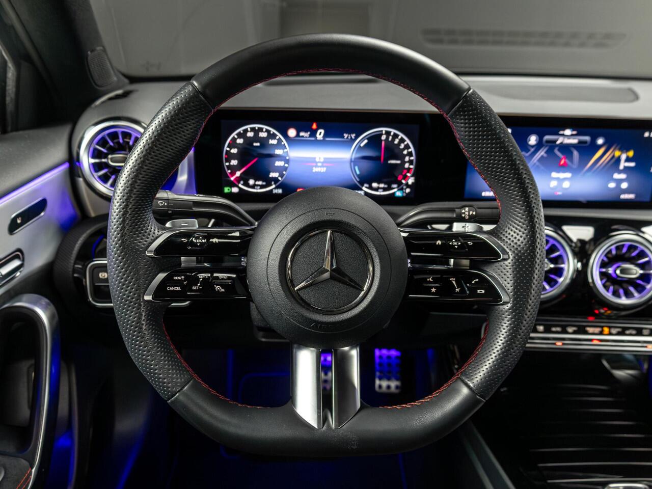 Mercedes-Benz A-KLASSE Hatchback 250 e Business Solution AMG Premium PLUS | Panorama dak