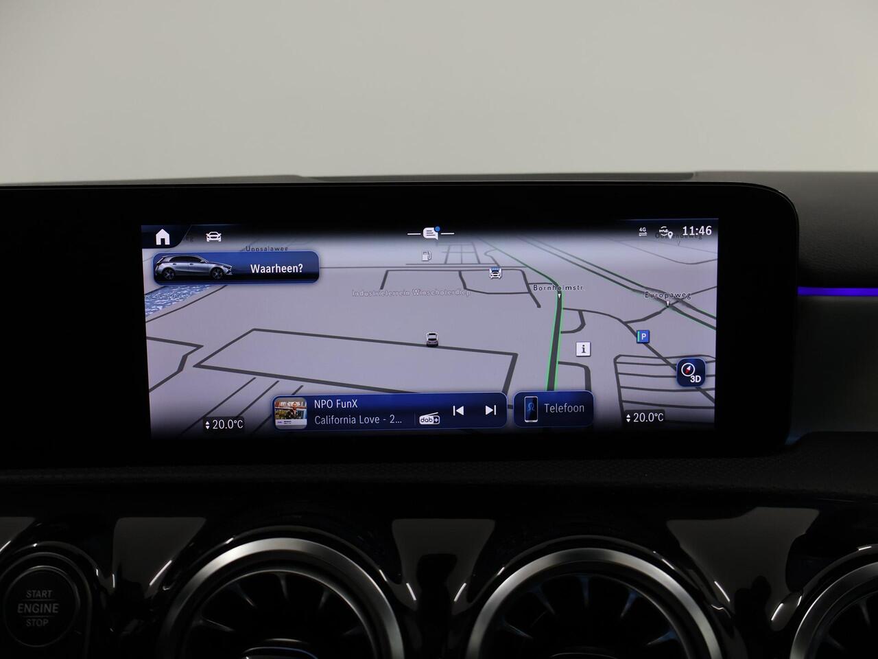 Mercedes-Benz A-KLASSE 180 AMG Line | Achteruitrijcamera | Panoramadak | Night pakket | Sfeerverlichting | Privacy glas |