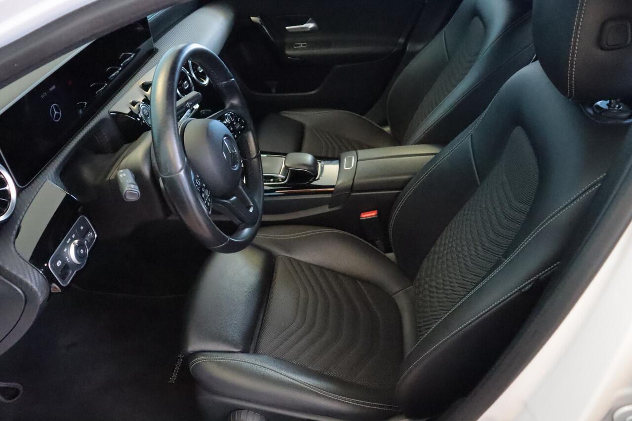 Mercedes-Benz A-KLASSE 180 Business Solution Automaat | NAVI | CLIMA | CAMERA + PDC | CRUISE | LMV |