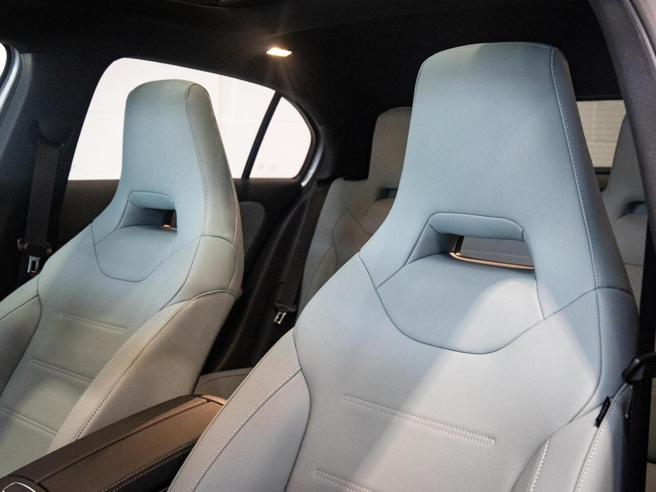 Mercedes-Benz A-KLASSE Hatchback 250 e Star Edition AMG Line Panorama dak