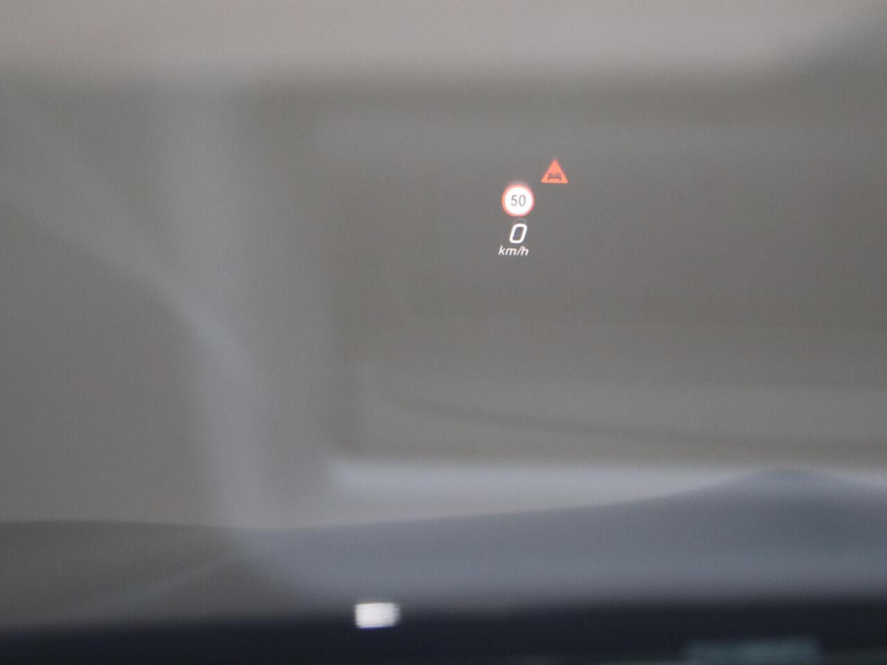 Mercedes-Benz A-KLASSE 250e Business Solution AMG | Panoramaschuifdak | Premium Plus | 19"AMG-velgen | Head-up display | Dodehoekassistent |