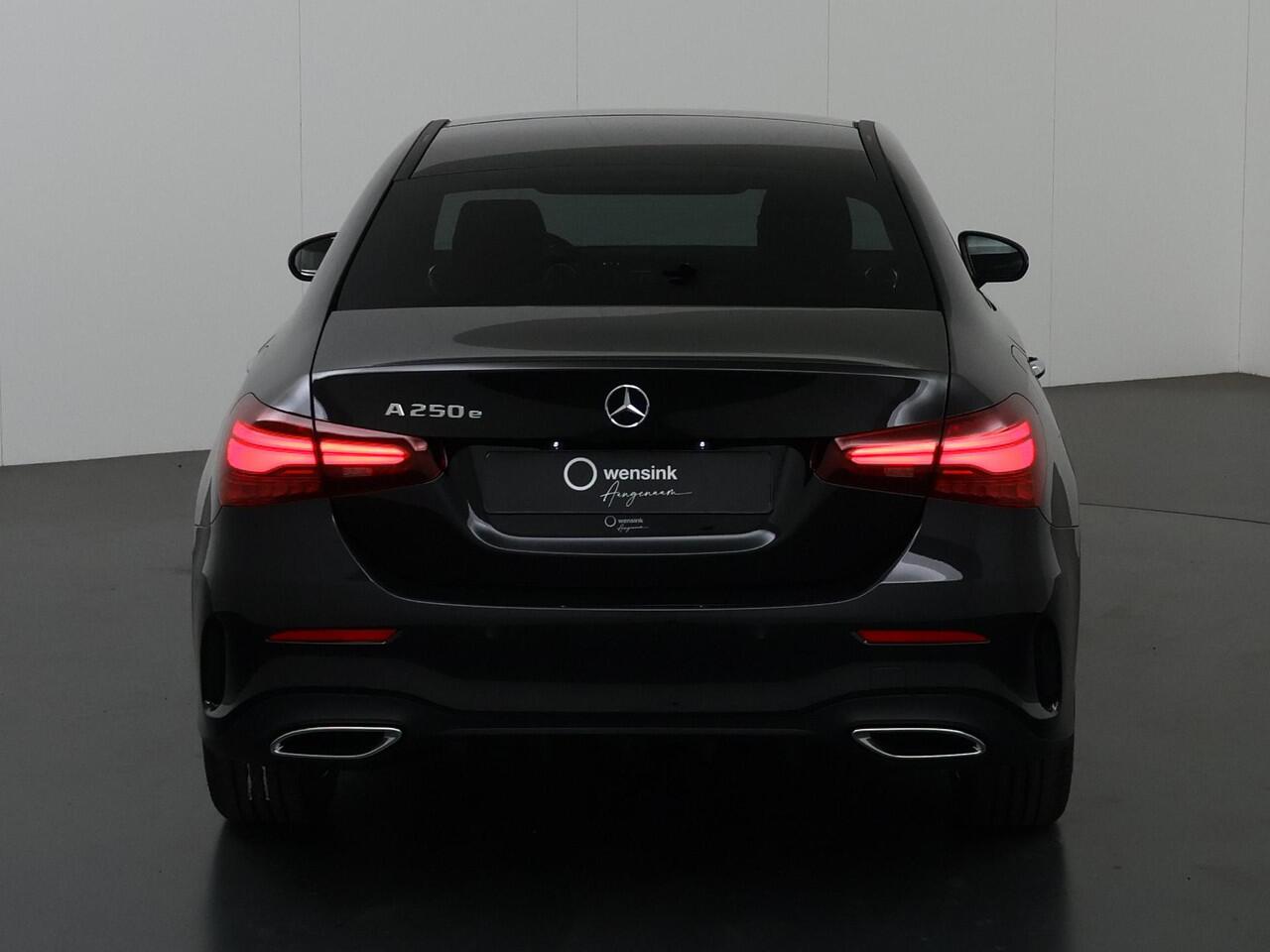 Mercedes-Benz A-KLASSE 250 e Limousine Business Solution AMG | Panoramadak | Multibeam-Led | 19 AMG velgen | Night pakket