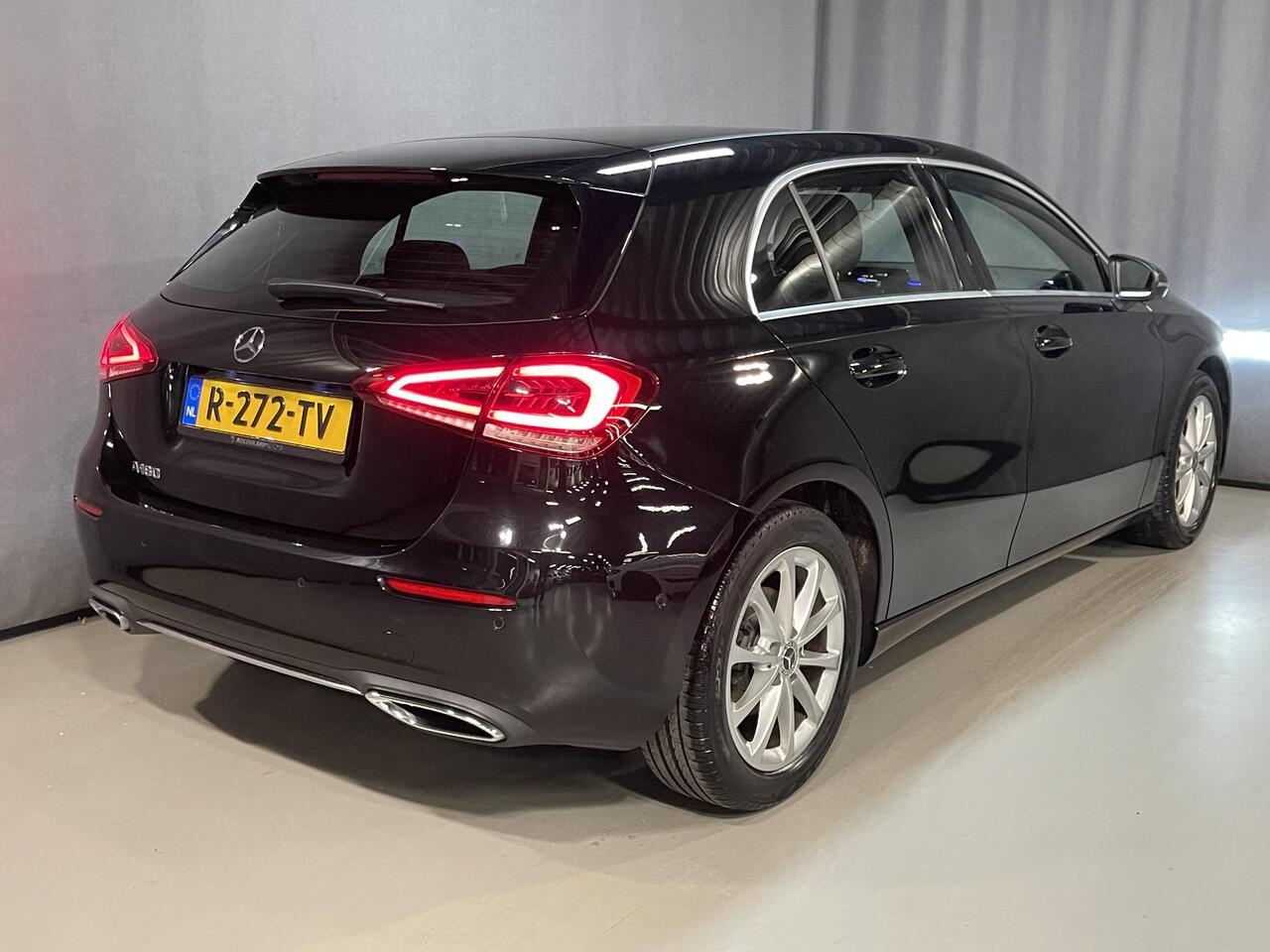 Mercedes-Benz A-KLASSE 180 Advantage 17"/Sfeerverlichting/LED/Climate/Stoelverwarming/Apple Carplay & Android Auto