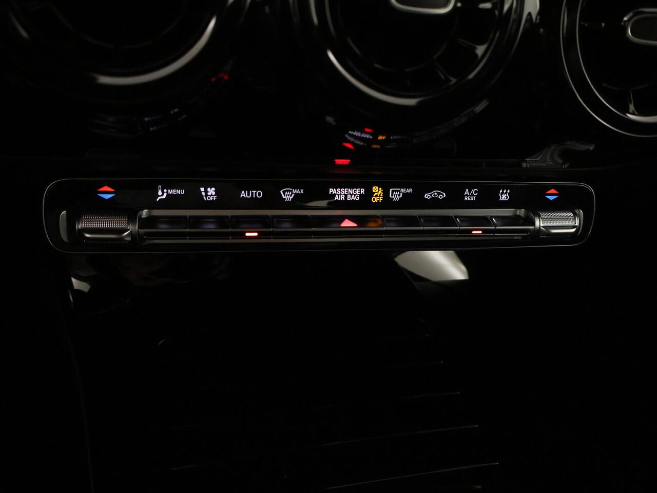 Mercedes-Benz A-KLASSE 250e Star Edition | Dodehoekassistent | Verwarmde stoelen vooraan | Spiegelpakket | Parkeerpakket met achteruitrijcamera | Extra USB-poorten |