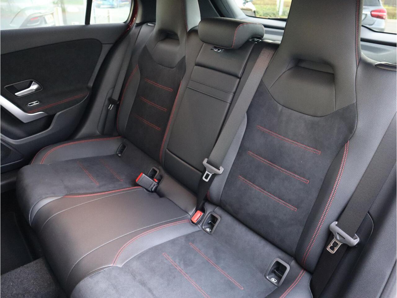 Mercedes-Benz A-KLASSE 180 Business Solution AMG