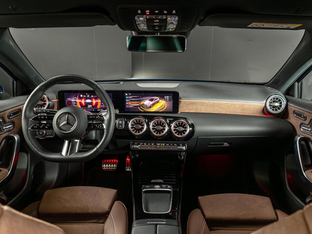 Mercedes-Benz A-KLASSE Hatchback 180 Star Edition AMG Line LIMITED Premium PLUS | Panorama dak