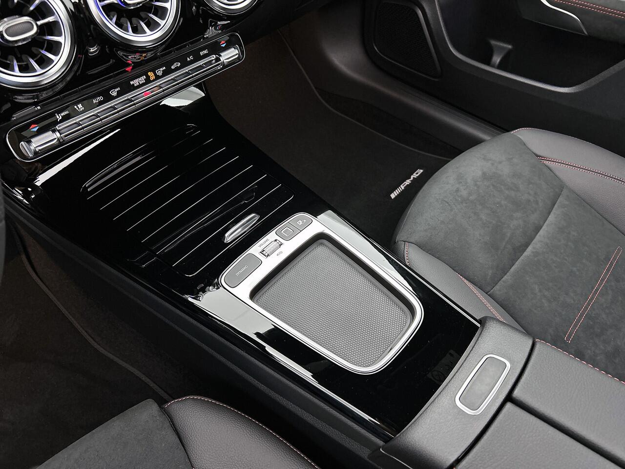 Mercedes-Benz A-KLASSE 180 Business Solution AMG | Nightpakket | Antidiefstalpakket URBAN GUARD PLUS | Panoramaschuifdak | Multibeam LED | Smartphone-integratie | Stoelverwarming voor |