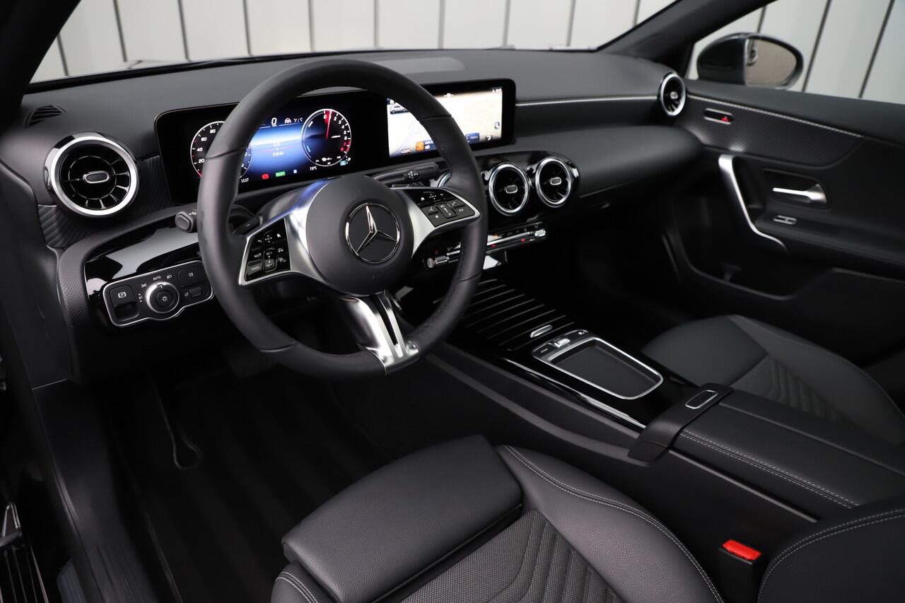 Mercedes-Benz A-KLASSE 250e Business Solution | 218PK | Pano | Multibeam | Widescreen | Stoel/Stuurwielverw. | Distronic+ | Standkachel | 2024.