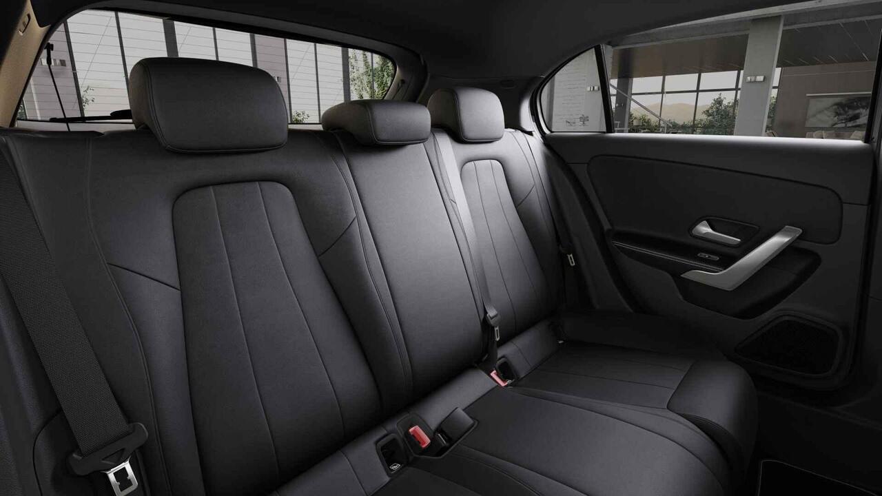 Mercedes-Benz A-KLASSE 250e Business Solution Luxury | Panoramaschuifdak | 18 inch velgen | Driving Assistance Package | Achteruitrijcamera | Dodehoekassistent |