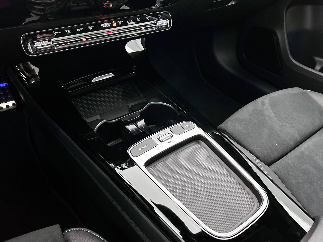 Mercedes-Benz A-KLASSE 250 e Business Solution AMG | AMG Line Plus pakket | Antidiefstalpakket URBAN GUARD PLUS | Smartphone integratie | Head-up display | Augmented Reality Navigation | Nightpakket | 360° camera |