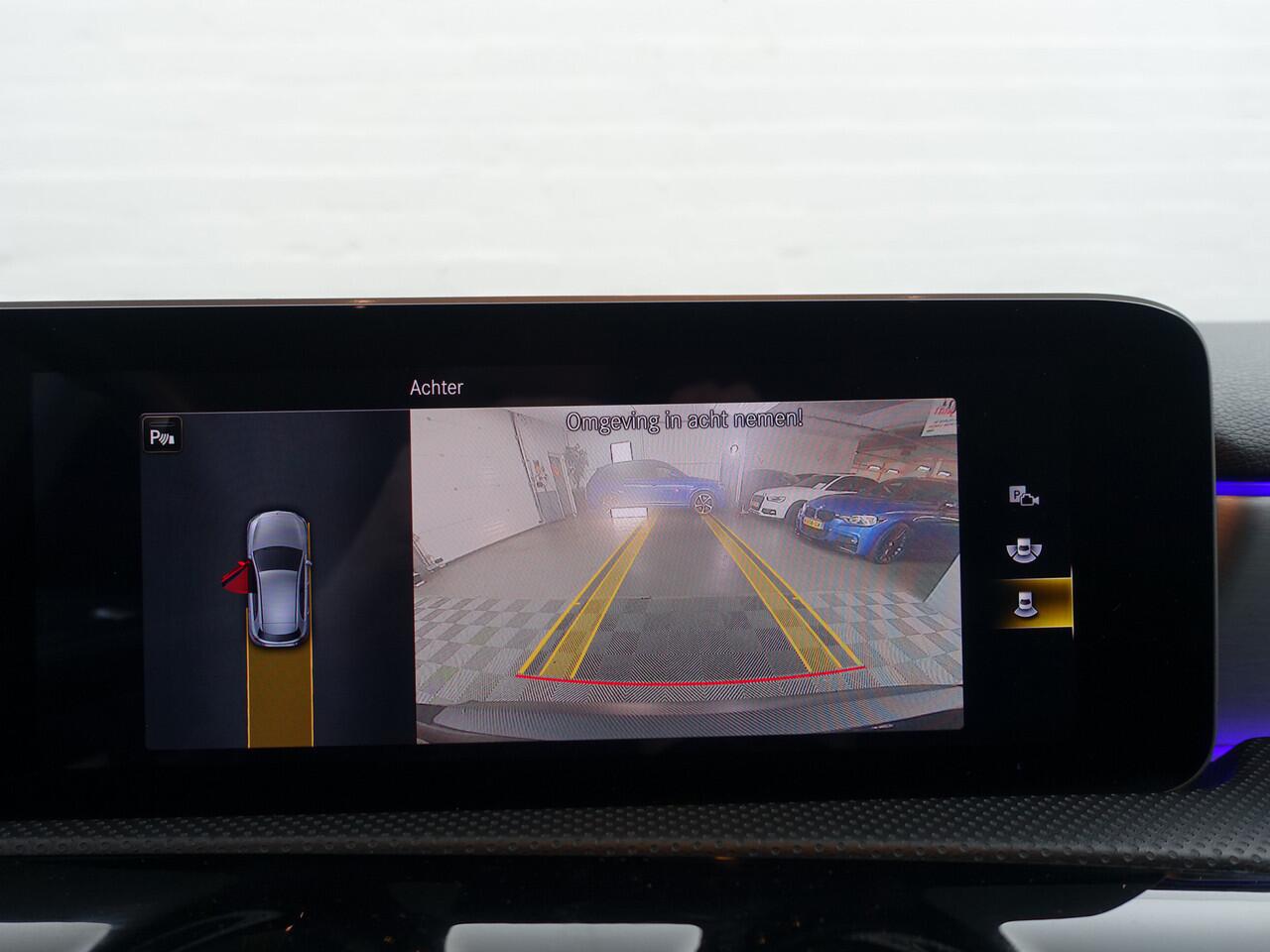 Mercedes-Benz A-KLASSE 180 AMG Night Edition Aut- Xenon Led, Camera, Stoelverwarming, Sfeerverlichting, Sport Alcantara Interieur