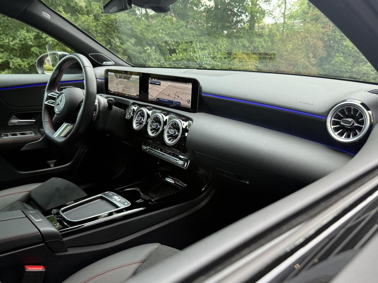 Mercedes-Benz A-KLASSE 180 AMG line | Premium Plus | Panoramadak | HUD |