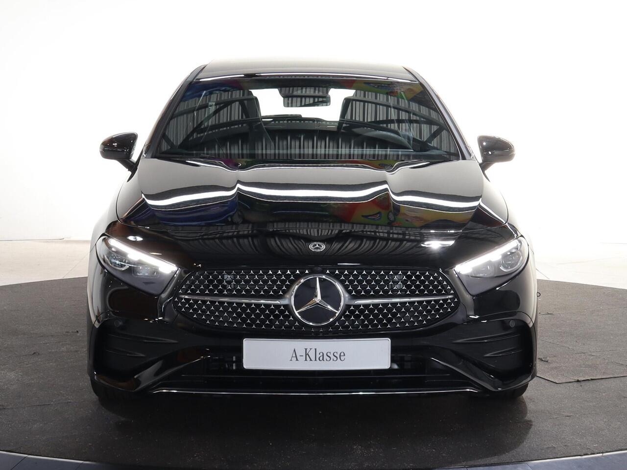 Mercedes-Benz A-KLASSE 180 Business Solution AMG | Panoramaschuifdak | Stoelverwarming | Achteruitrijcamera | MULTIBEAM LED |