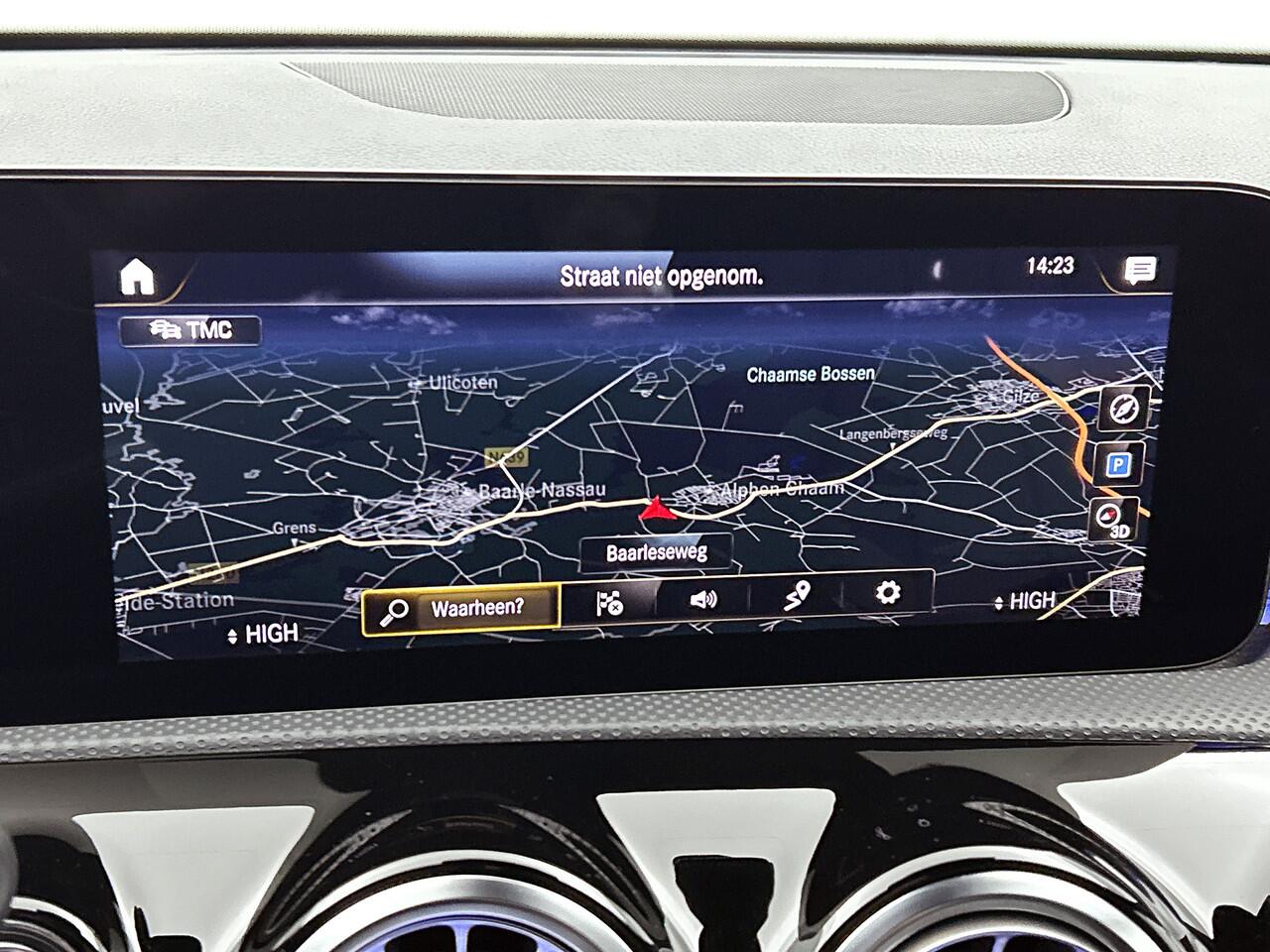 Mercedes-Benz A-KLASSE 180 Business Solution Luxury Ledkoplampen | Achteruitrijcamera | Sfeerverlichting | Spiegelpakket. Inclusief 24 maanden Mercedes-Benz Certified garantie voor Europa.