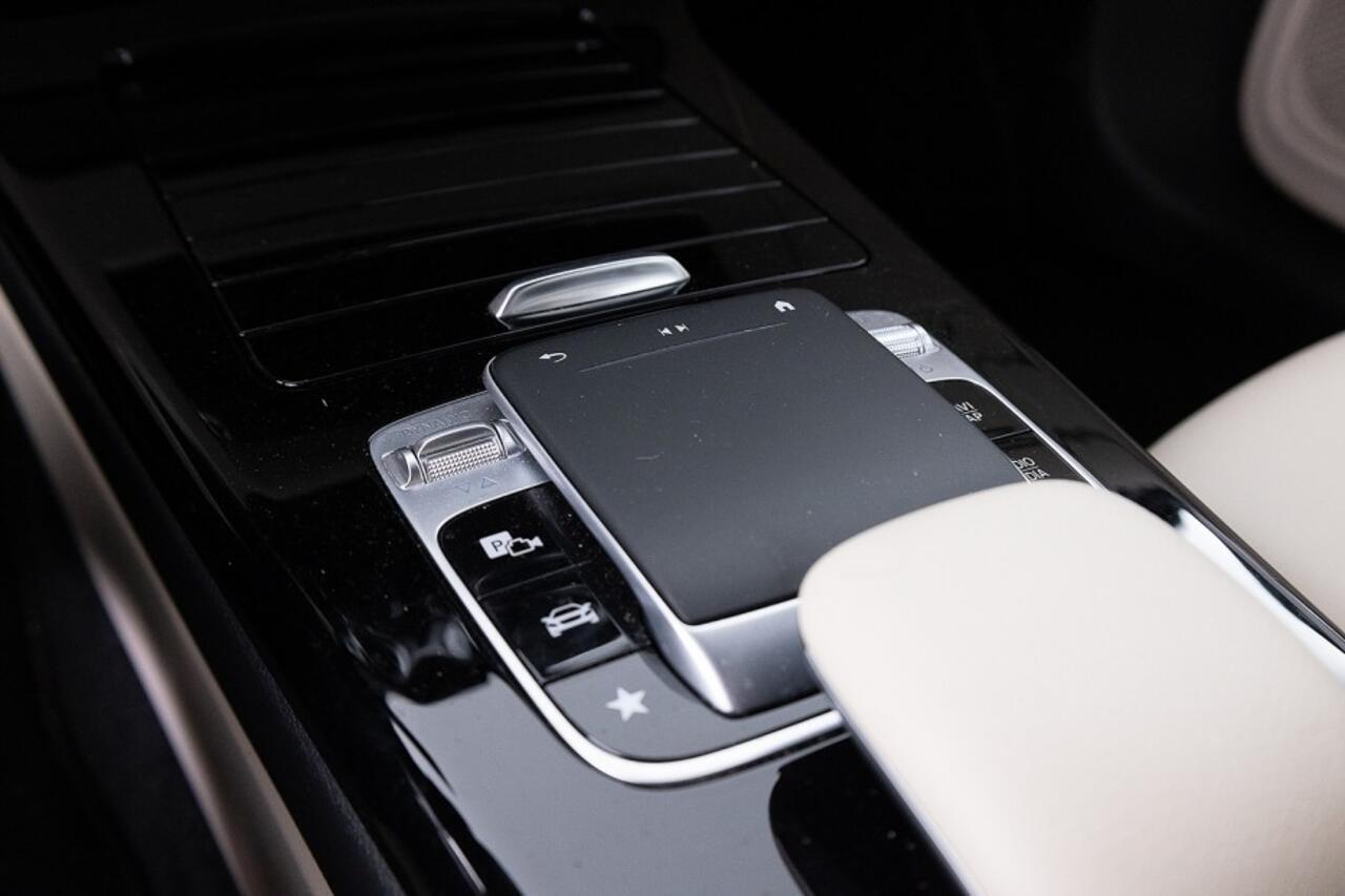 Mercedes-Benz A-KLASSE 200 Business Solution Automaat | LEDER | Full LED | NAVI