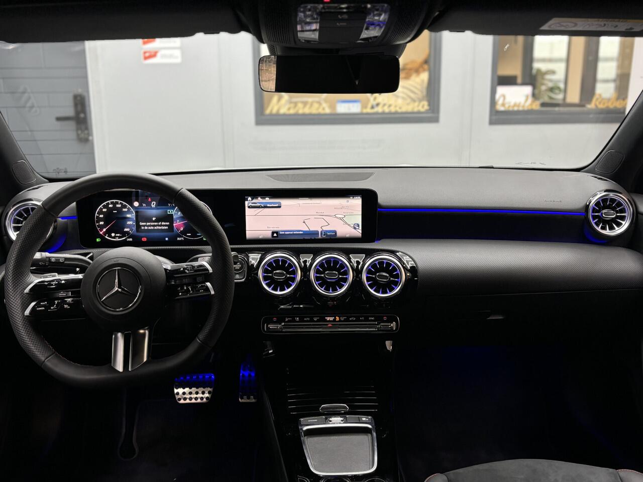 Mercedes-Benz A-KLASSE 180 AMG Line Ambilight