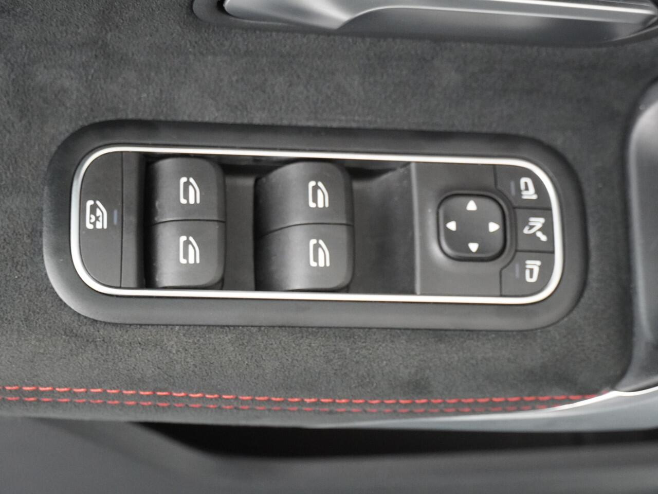 Mercedes-Benz A-KLASSE 180 Automaat BussSolution AMG 18"LM /Clima/Cruise/Camera