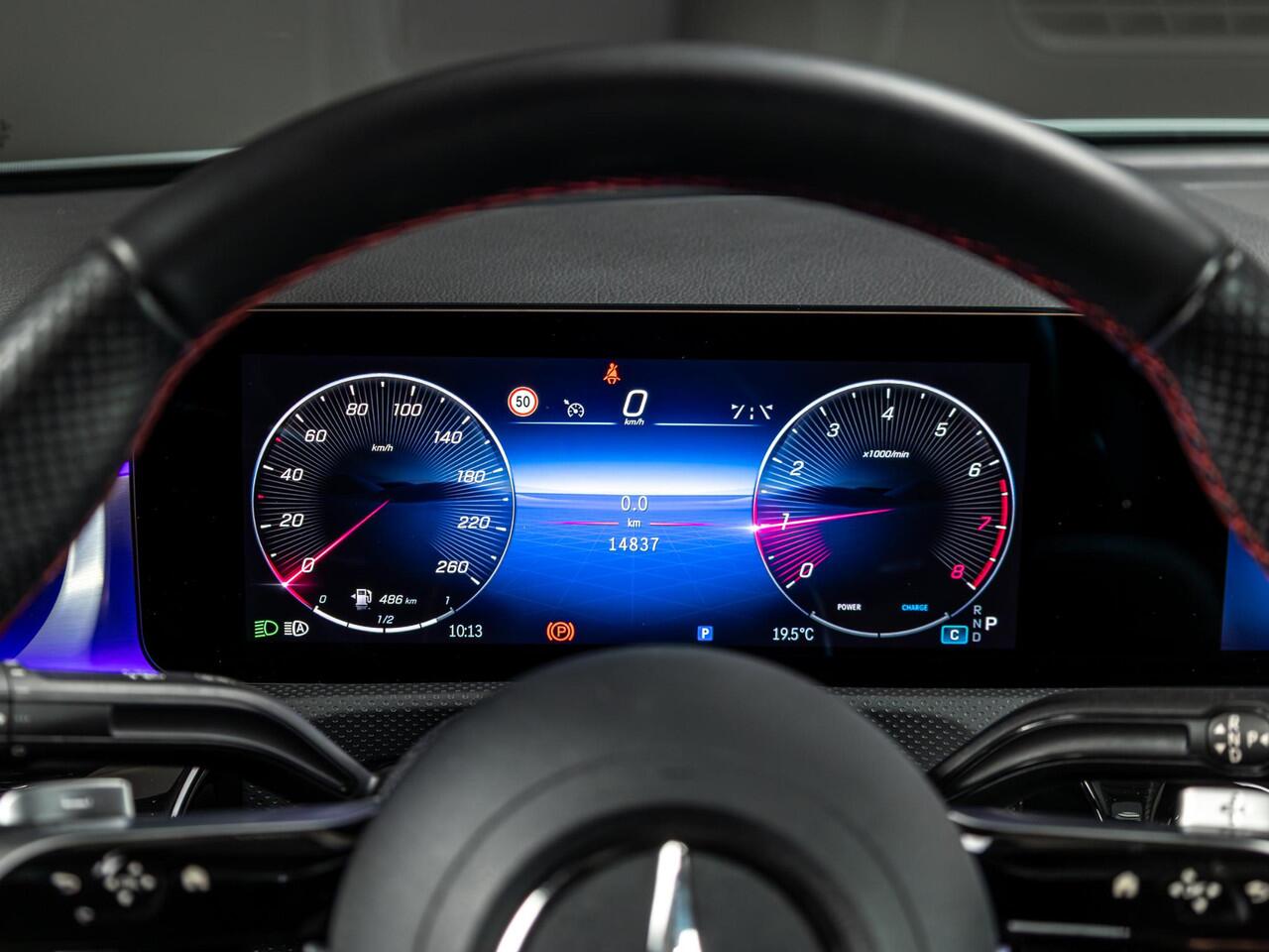 Mercedes-Benz A-KLASSE Limousine 180 Star Edition AMG Line PLUS Panorama dak