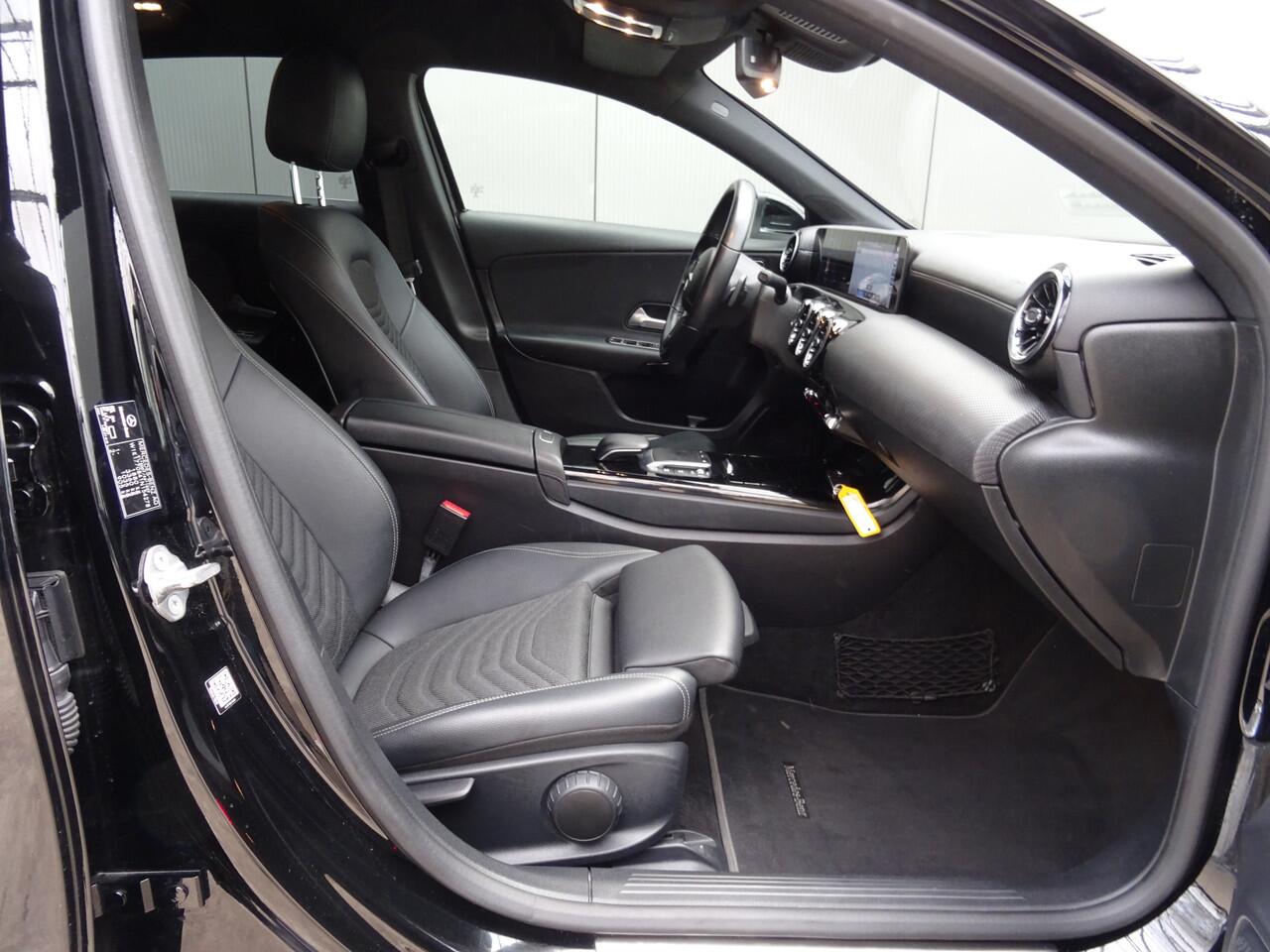 Mercedes-Benz A-KLASSE 180 Premium * 18 INCH * LEER * GR NAVI * CAMERA !!