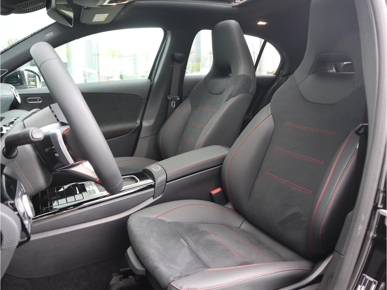 Mercedes-Benz A-KLASSE 250 e Star Edition AMG Line | Panoramadak | Multispaak | LED | Burmester | Camera | LED | Automaat