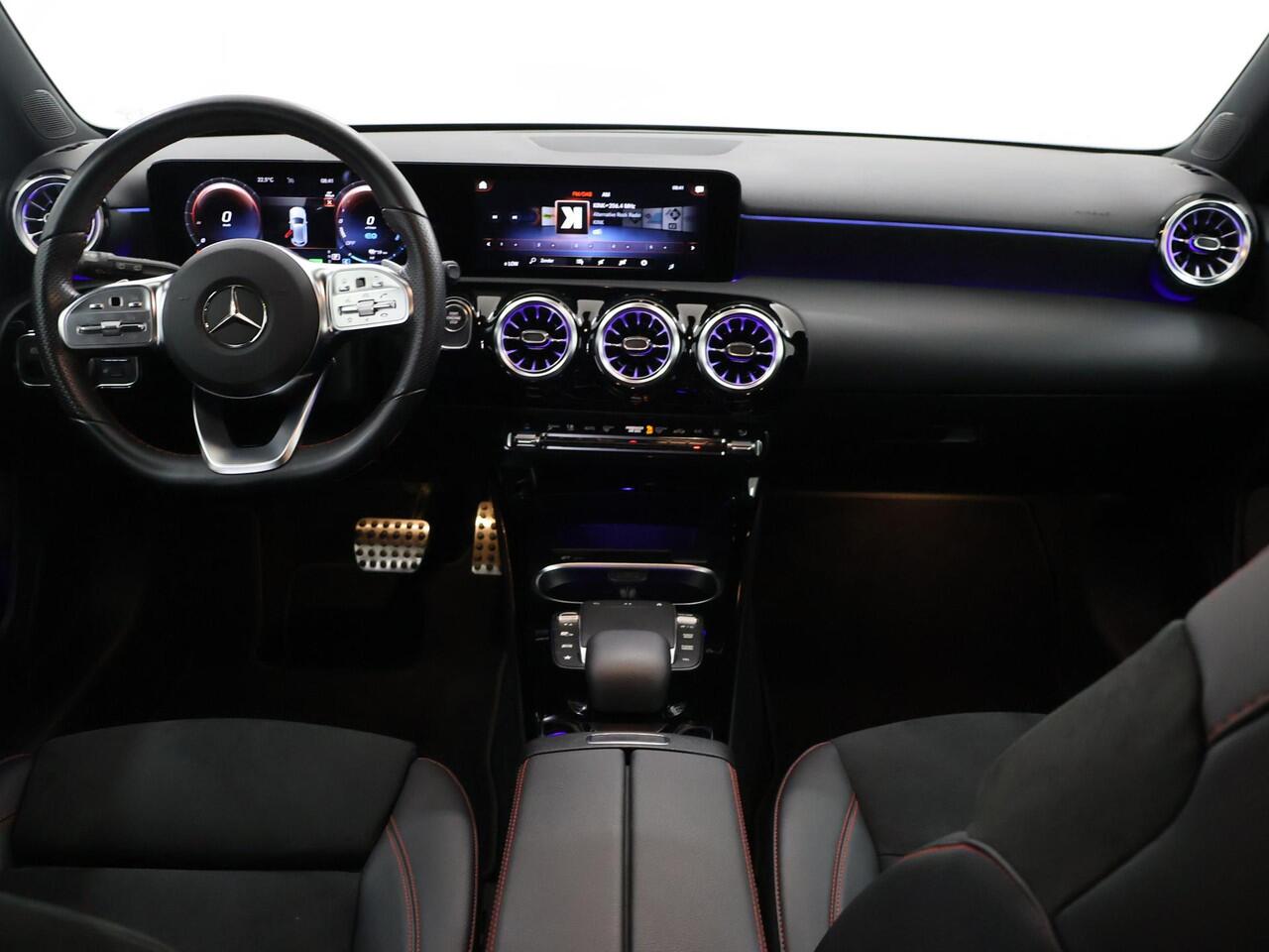 Mercedes-Benz A-KLASSE 250 e AMG Line | Night pakket | Apple carplay | Sfeerverlichting | Widescreen |