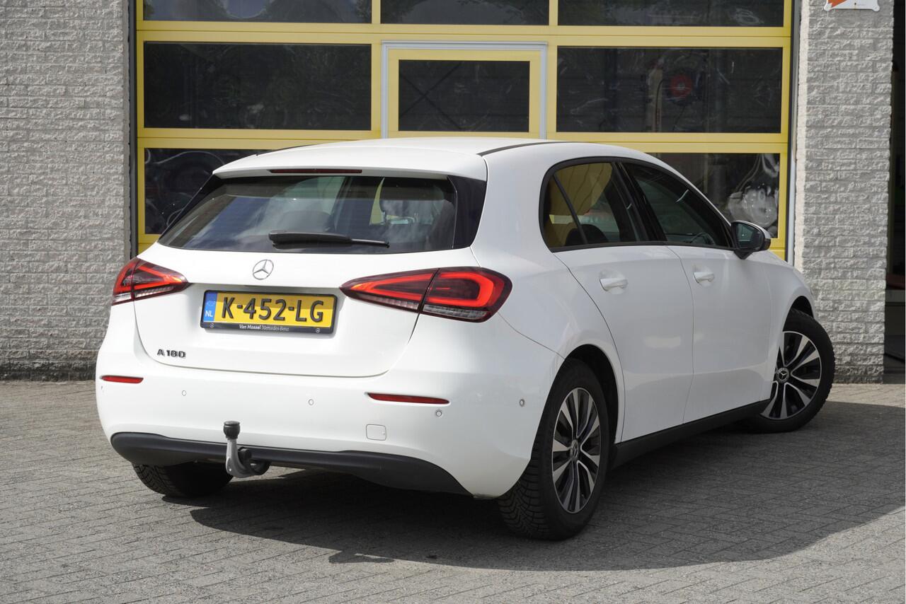 Mercedes-Benz A-KLASSE 180 Automaat! 5drs Business Solution BJ2021 Lmv 16" | Led V+A | Pdc | Navi | Elek. trekhaak | Achteruitrijcamera | Virtual cockpit | Climate control | Cruise control | Verwarmde voorstoelen | Getint glas
