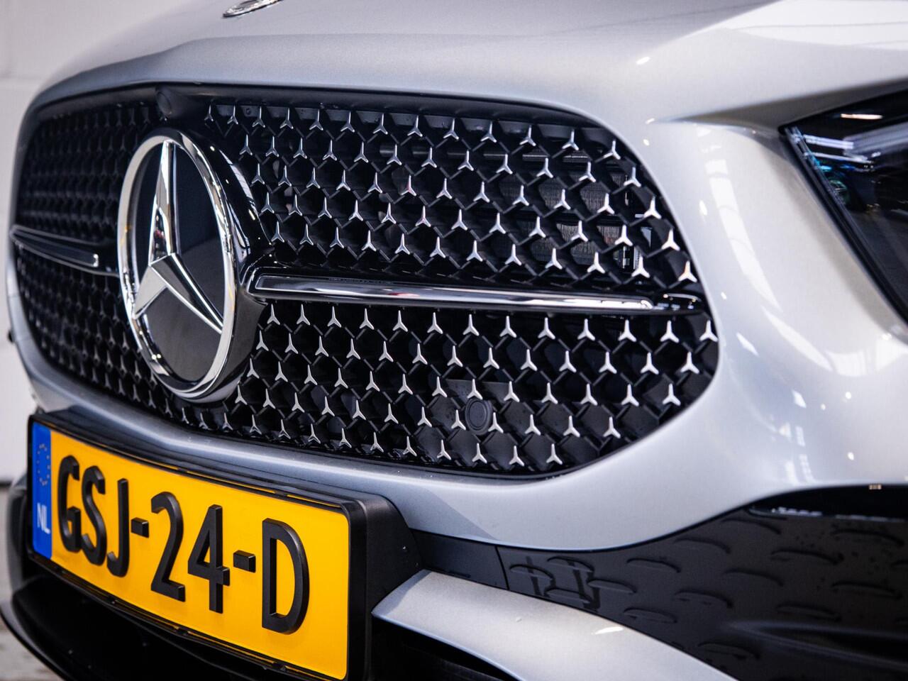 Mercedes-Benz A-KLASSE Hatchback 250 e Star Edition AMG Line Panorama dak