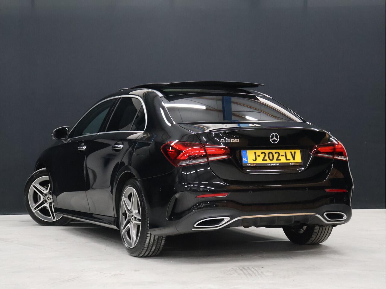 Mercedes-Benz A-KLASSE 200 AMG Sport *WEEKAANBIEDING* [SFEERVERLICHTING, SCHUIFKANTELDAK, CAMERA, PDC 360, MEMORY SEATS, STOELVERWARMING, CRUISE CONTROL, FLIPPERS, NAVIGATIE, NIEUWSTAAT]