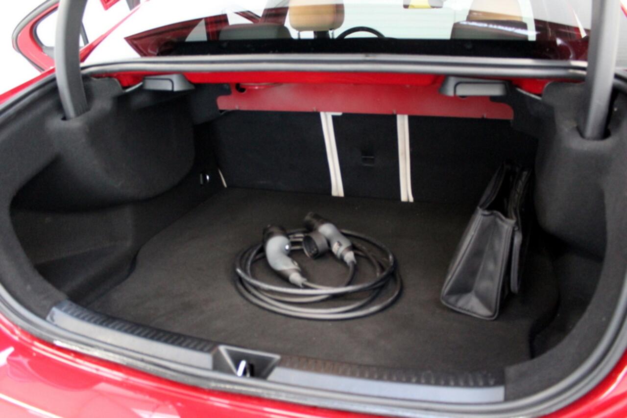 Mercedes-Benz A-KLASSE 250 e Luxury Line PHEV | LEER | HEAD-UP DISPLAY | AUTOMAAT | CAMERA | PARKEERSENSOREN