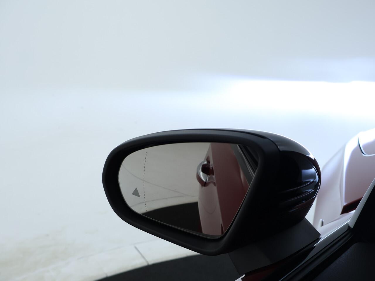 Mercedes-Benz A-KLASSE 250 e Business Solution AMG | Nightpakket | AMG Line Plus pakket | Parkeerpakket met 360°-camera | KEYLESS GO-comfortpakket | Verwarmde stoelen vooraan | Extra USB-poorten | Dodehoekassistent | Head-up display |