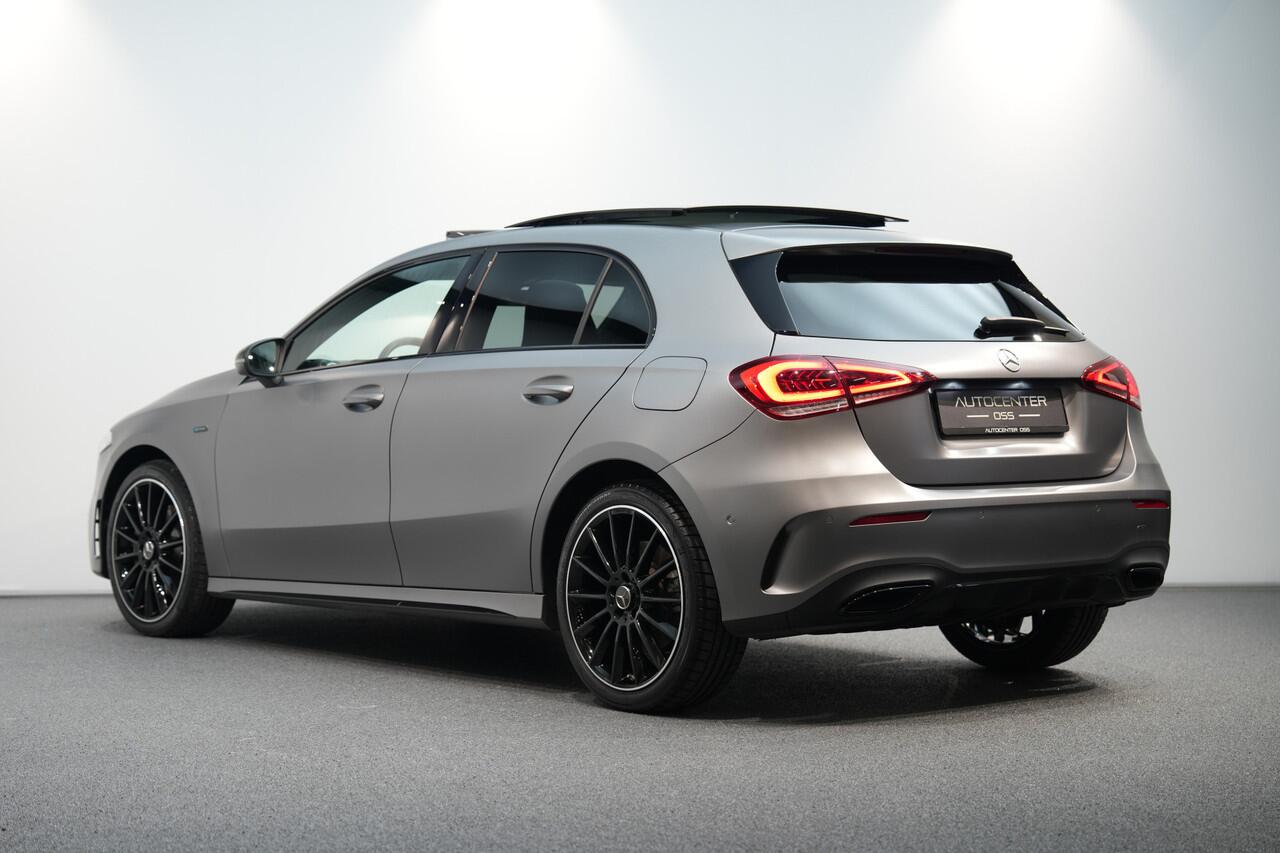 Mercedes-Benz A-KLASSE 250 e AMG MATGRIJS ? PANO ? CAMERA ? 19" ? NIGHT ? SFEER ? MBUX-HIGH END