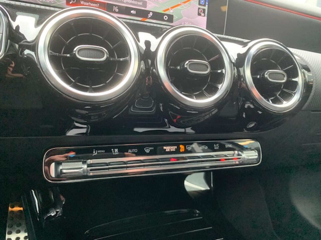 Mercedes-Benz A-KLASSE 180 Business Solution AMG. Panoramadak, 18inch LMV