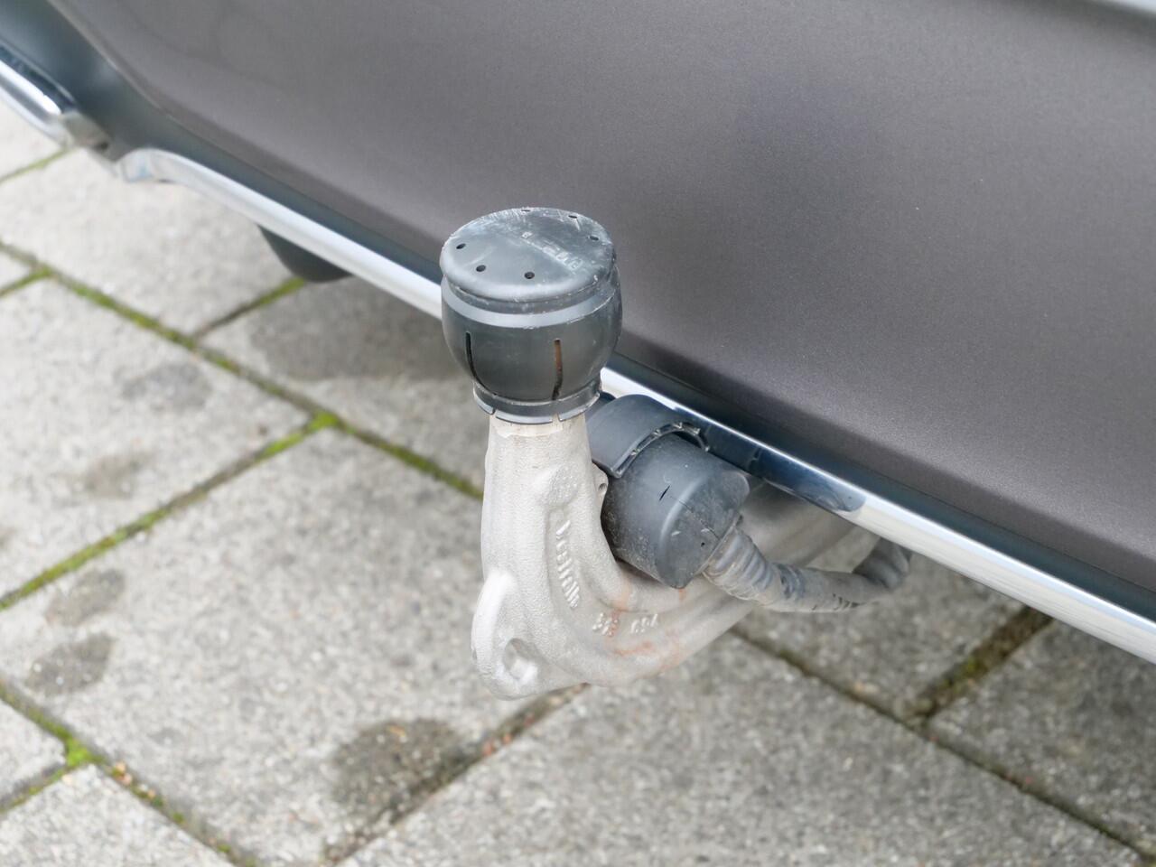 Mercedes-Benz A-KLASSE 200 AMG Line Mild Hybrid 163 Pk Automaat Navigatie / Camera / Trekhaak / Stoelverwarming