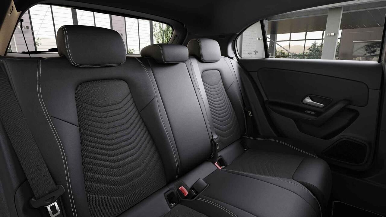 Mercedes-Benz A-KLASSE 180 Business Solution | Comfortstoelen | DAB | LED | 10.25" Multimedia Scherm | Navigatie | Parkeersensoren V+A | Dodehoek detectie | Climate Control |