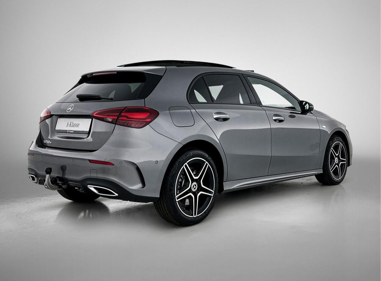 Mercedes-Benz A-KLASSE 250 e Business Solution AMG | Trekhaak | Nightpakket | Multibeam LED | Stoelverwarming voor | Panoramaschuifdak | Smartphone-integratie |