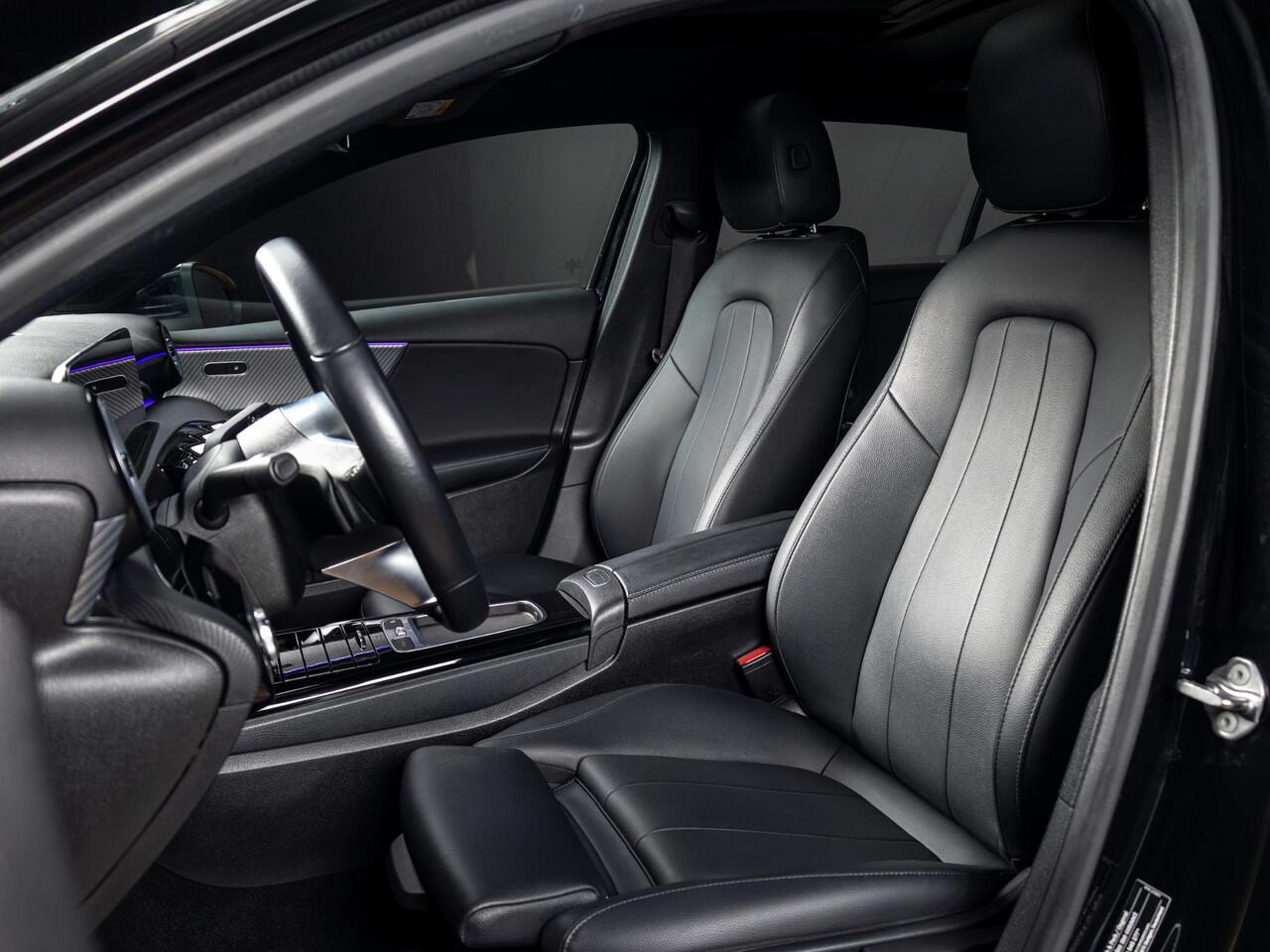 Mercedes-Benz A-KLASSE Hatchback 180 Luxury Line Panorama dak