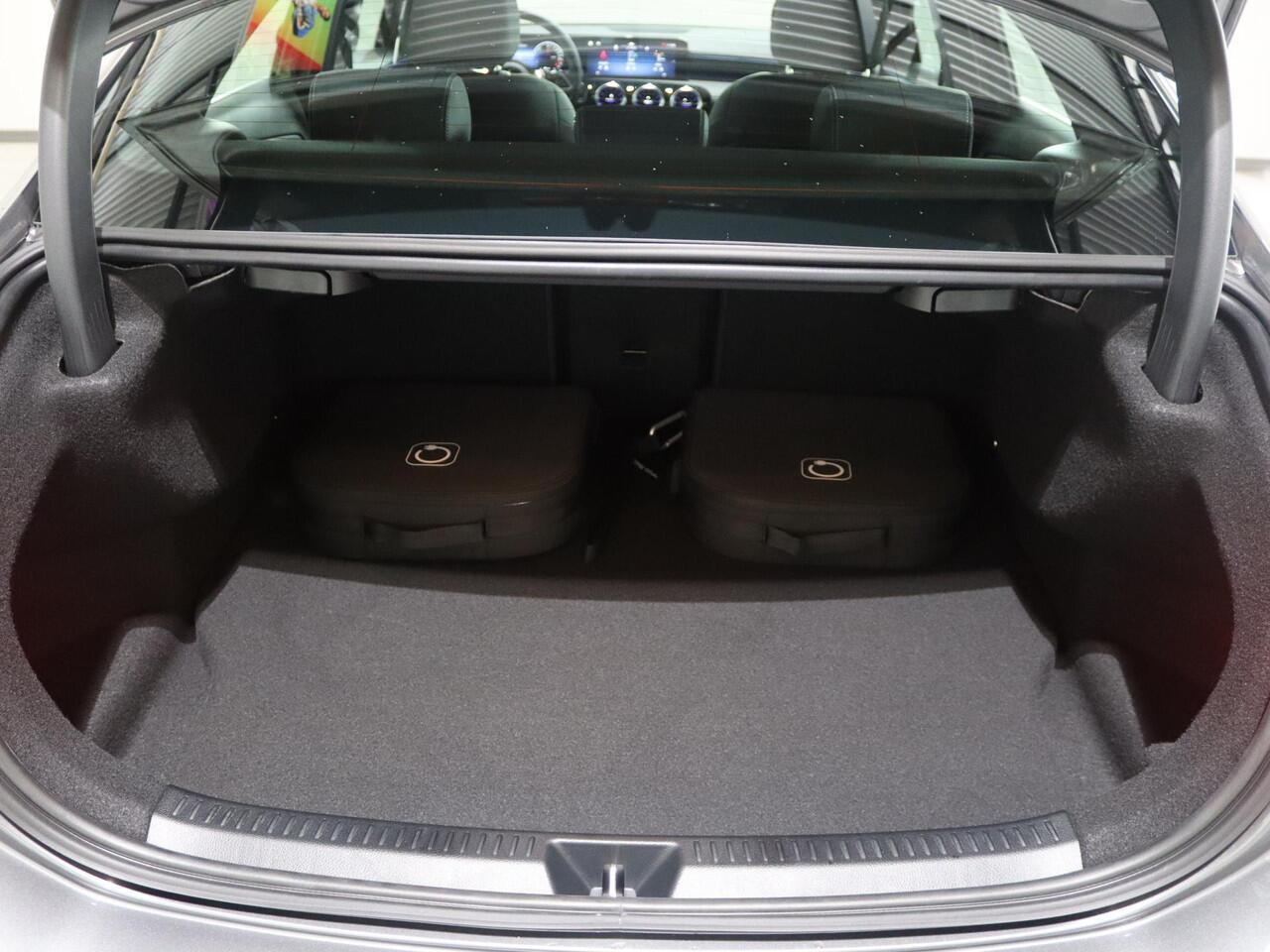 Mercedes-Benz A-KLASSE 250e Star Edition Luxury Line | DISTRONIC | Trekhaak | Dodehoekassistent