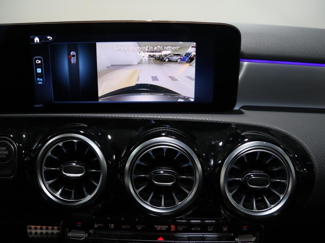 Mercedes-Benz A-KLASSE 250e Star Edition AMG Line | Night | Panoramadak | Sfeerverlichting | Stoelverwarming | Parkeercamera |