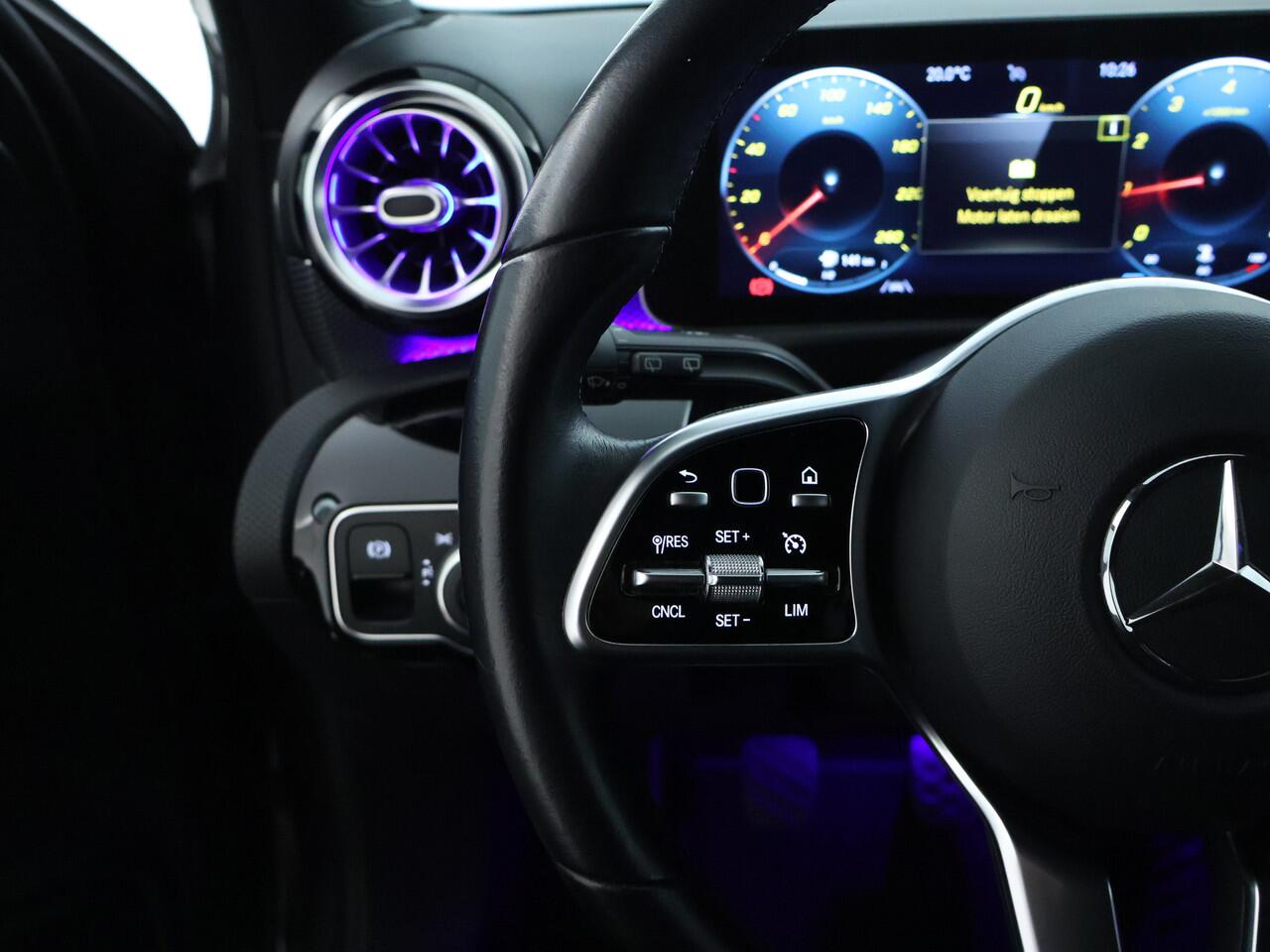 Mercedes-Benz A-KLASSE 160 Business Solution Luxury | Achteruitrijcamera | Sfeerverlichting | Stoelverwarming | Leder | Apple Carplay | Inclusief 24 maanden MB Certified garantie voor Europa.