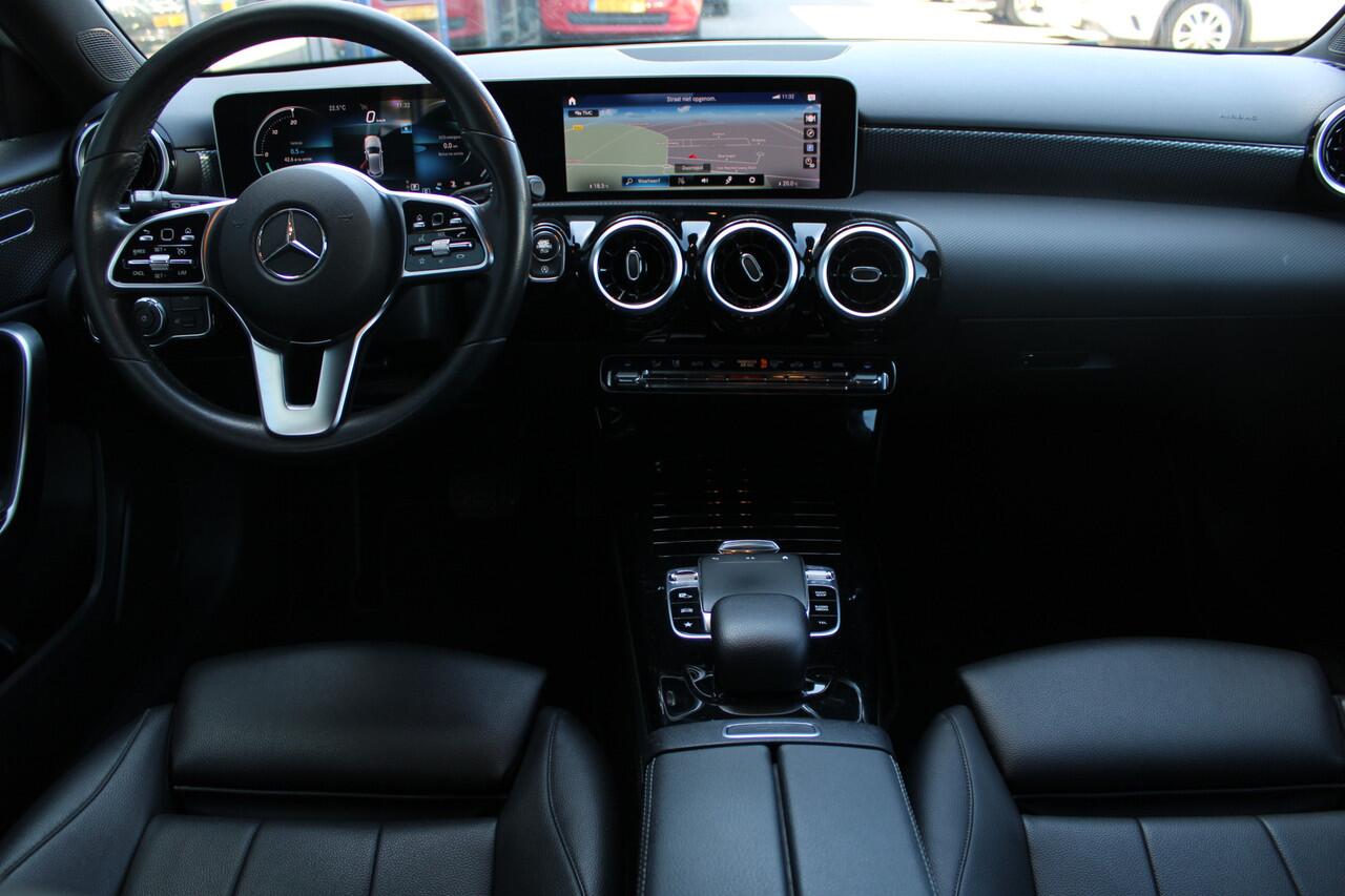 Mercedes-Benz A-KLASSE 180d AUT7 Launch Edition Premium Night LEDER WIDESCREEN CAMERA NAVI 18''