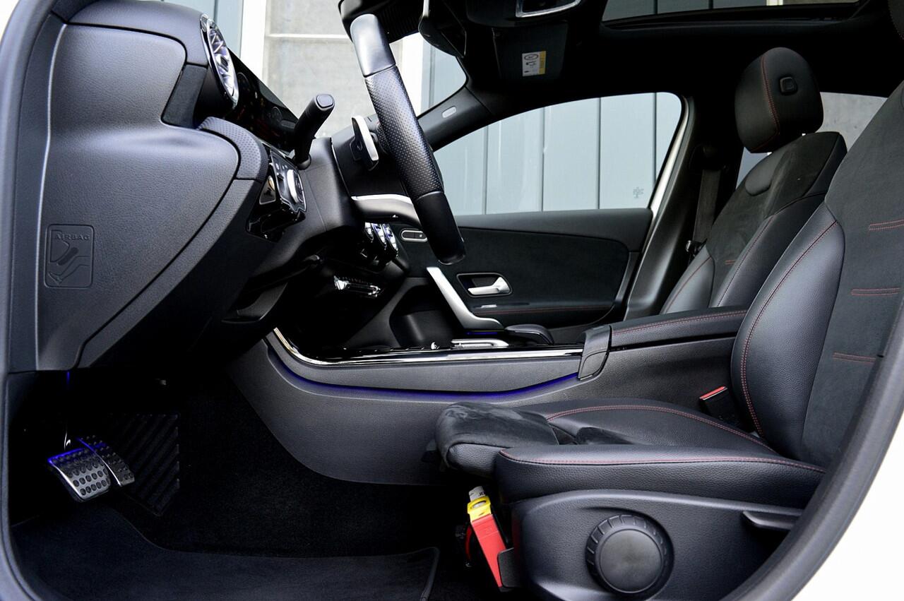 Mercedes-Benz A-KLASSE 250 e Business Solution AMG Limited Rijklaarprijs-Garantie Panorama dak Sfeer Verlichting Navigatie Led Camera