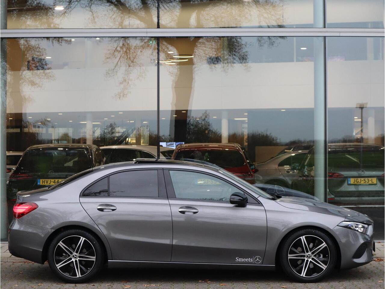 Mercedes-Benz A-KLASSE 180 Star Edition AMG Line