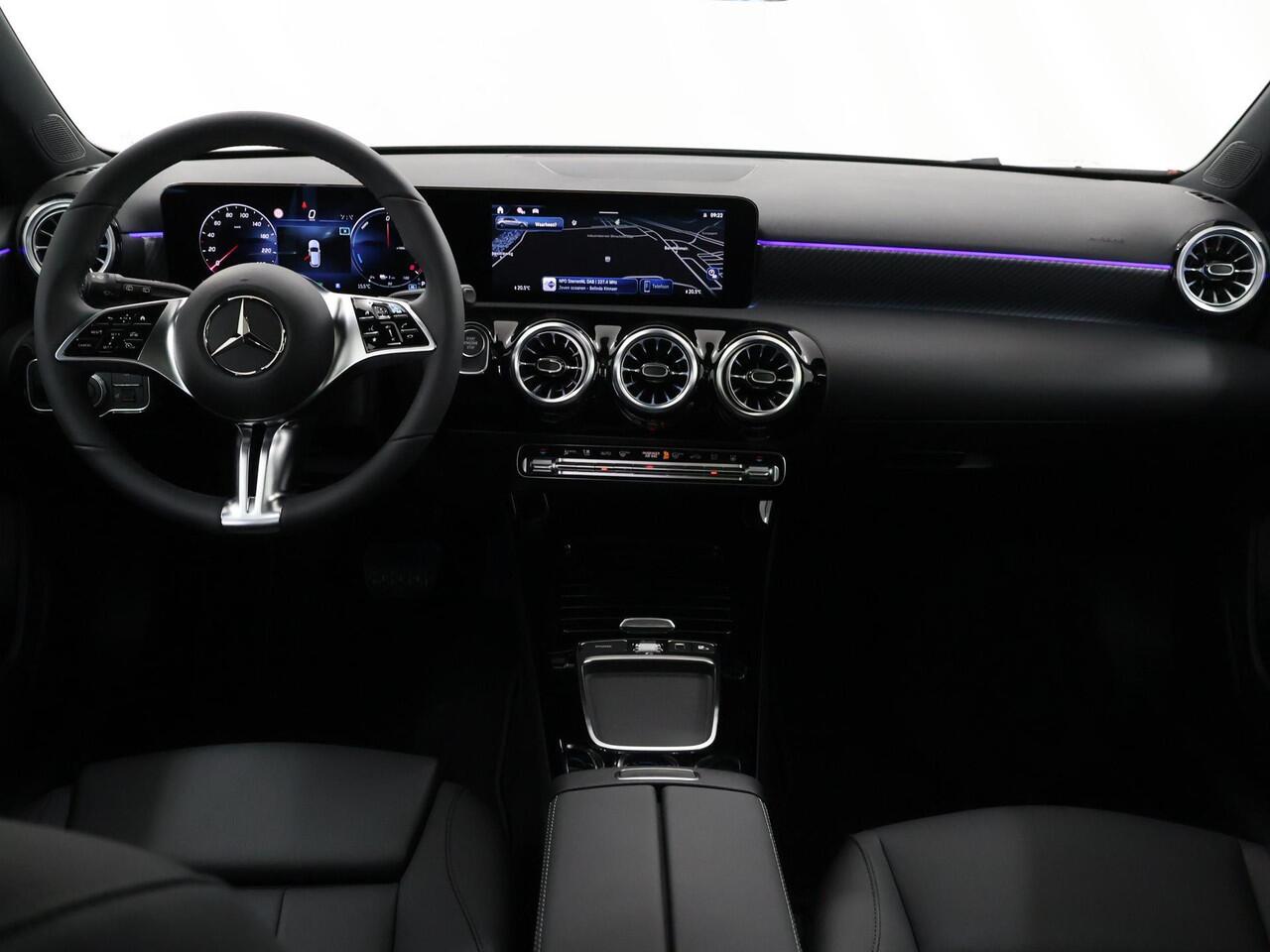 Mercedes-Benz A-KLASSE 250e Star Edition Luxury Line | Panoramaschuifdak | Trekhaak | Achteruitrijcamera