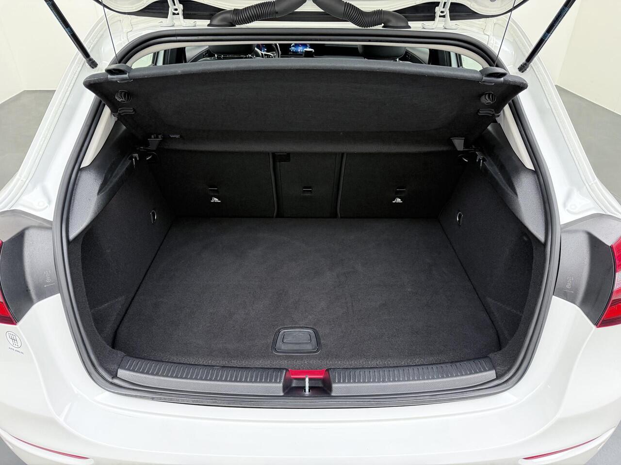 Mercedes-Benz A-KLASSE 250 e Navigatie | Sfeerverlichting | Stuurverwarming | Carplay | Stoelverwarming |