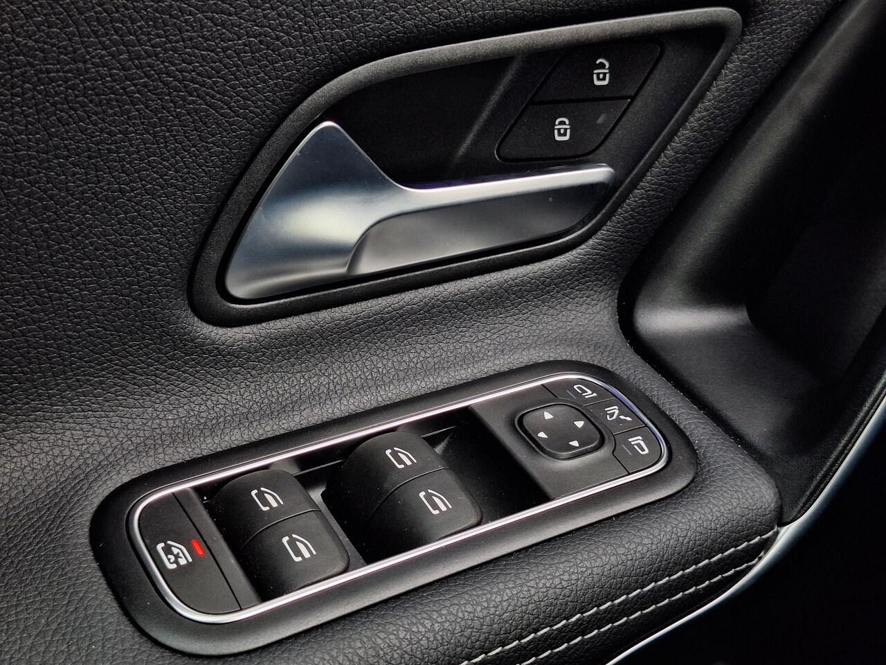 Mercedes-Benz A-KLASSE 250 e | Panoramadak | Night Pakket | MULTIBEAM LED Koplampen | Apple CarPlay | Android Auto | Sfeerverlichting | Dodehoekassistentie | Stoelverwarming | Achteruitrijcamera | Elektrisch Inklapbare Buitenspiegels