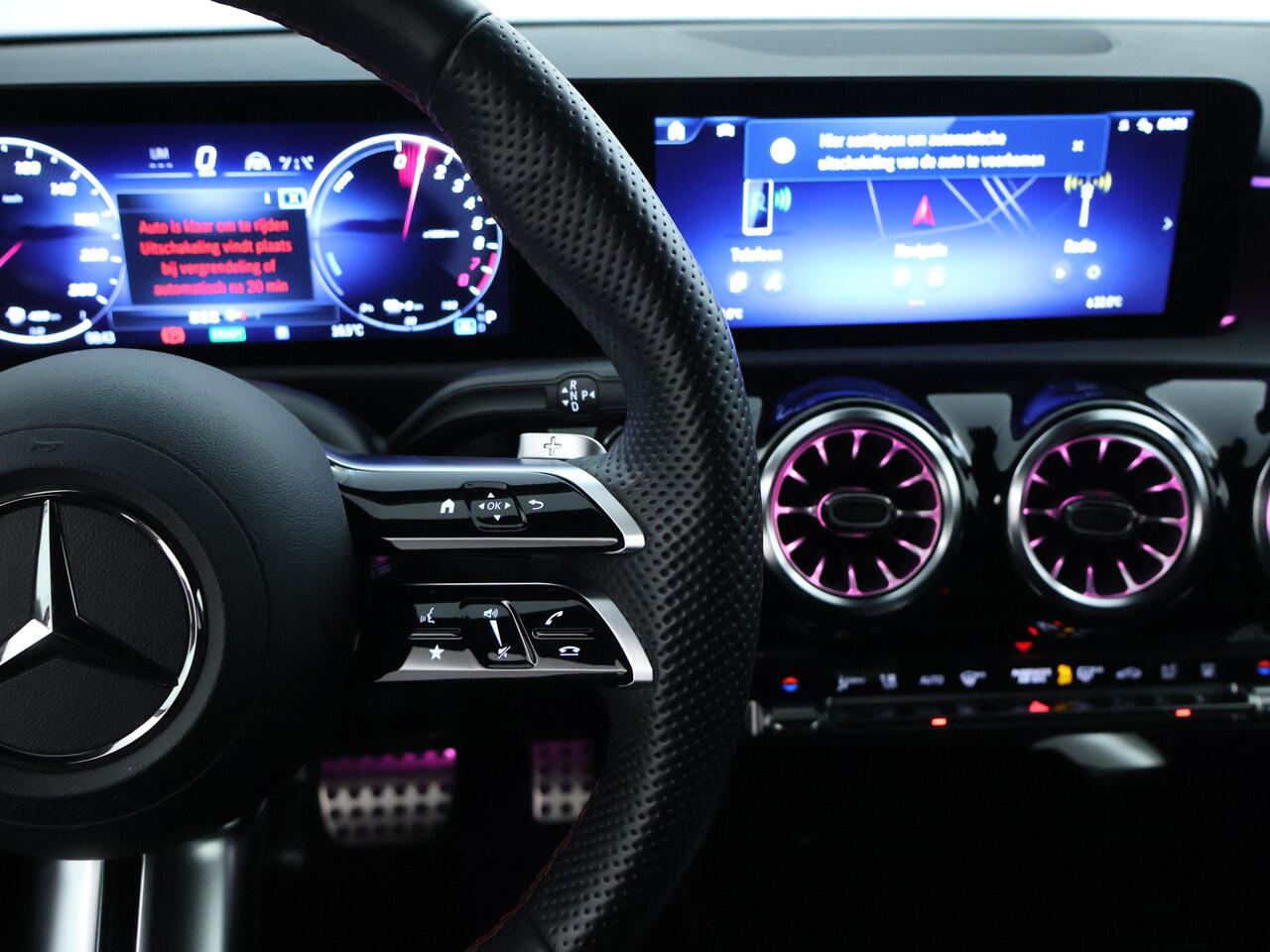 Mercedes-Benz A-KLASSE 250 e AMG Nightpakket | Distronic | Keyless Go | Augmented Reality | Sfeerverlichting | Parkeerpakket met Camera | Inclusief 24 maanden Mercedes-Benz Certified garantie voor Europa.