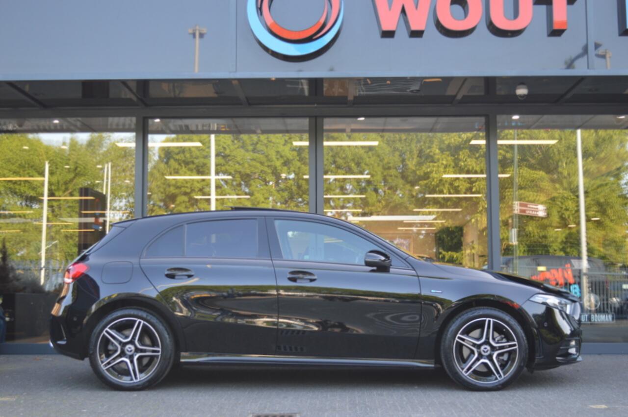Mercedes-Benz A-KLASSE 250 e AMG Led Panorama Widescreen Sfeer Distronic Camera Trekh. Augmented Pdc