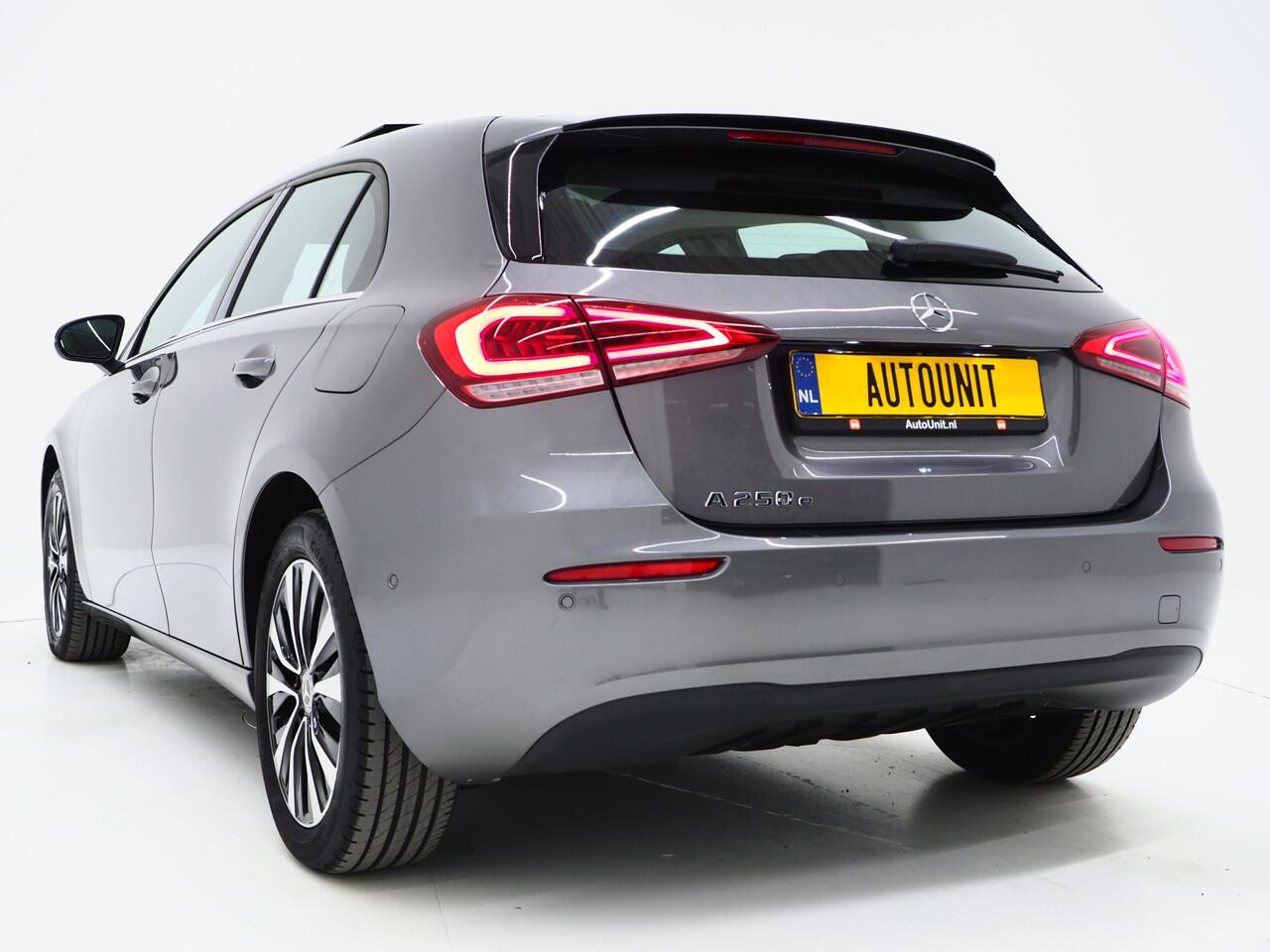 Mercedes-Benz A-KLASSE 250 e Panamericana | Panoramadak | Widescreen | Camera | Leder | Zwarte Hemel | Cruise | DAB