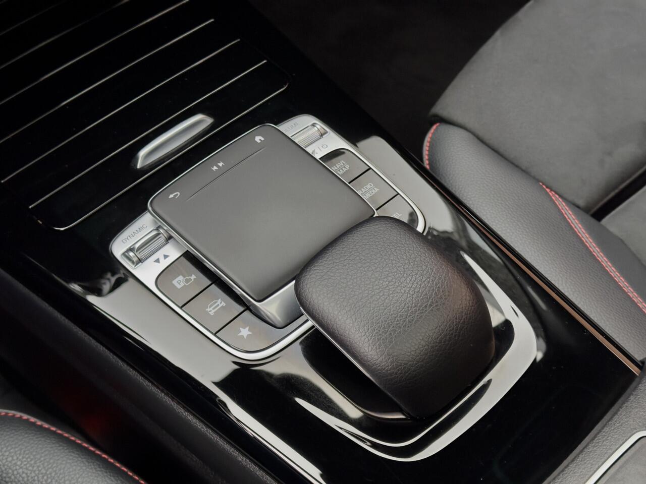 Mercedes-Benz A-KLASSE 200 AUT7 AMG-LINE PANODAK LEDER NAVI CAMERA VIRTUAL-DASH LED LMV-AMG PDC