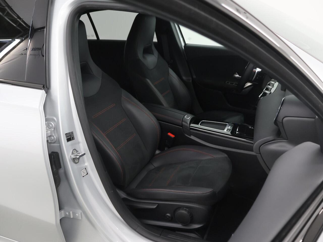 Mercedes-Benz A-KLASSE 180 AMG Line | Premium pack | Night pakket | Stoelverwarming |